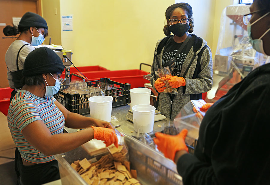 Potters Crackers Workers 1